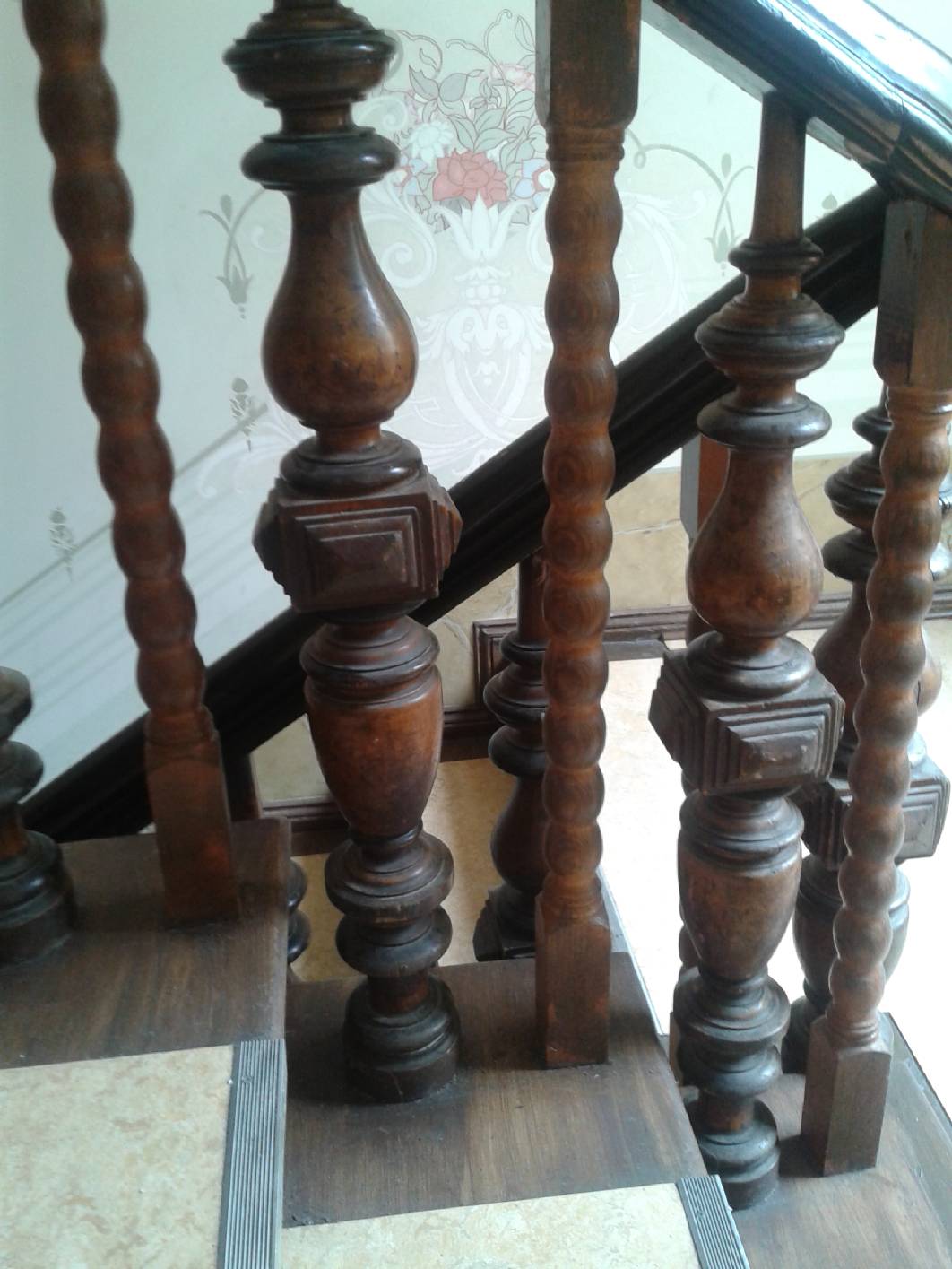 Kalkspachtel, Spachteltechnik, Schablonentechnik, Jugendstil  Treppenhaus, Treppenhaus Berlin, Gründerzeit Treppenhaus Berlin, Malerarbeiten Berlin, Restaurierung Berlin, Schablonen, Lasur, Lasuren, Kreuzberg